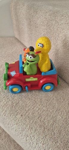 Sesame street character - sesame, car